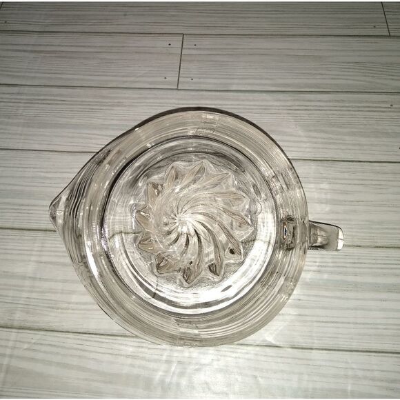 Vintage Glass Lemon Orange Citrus Juice Maker Squeezer Hand Juicer with Handle - Picture 8 of 8